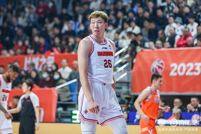 全场被压制&最后30秒无脑犯规送罚球！周琦10中4得12分9板