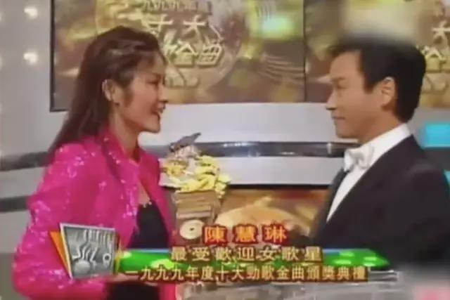 陈慧琳：52岁美得像25，失去双胞胎女儿是她一生的痛