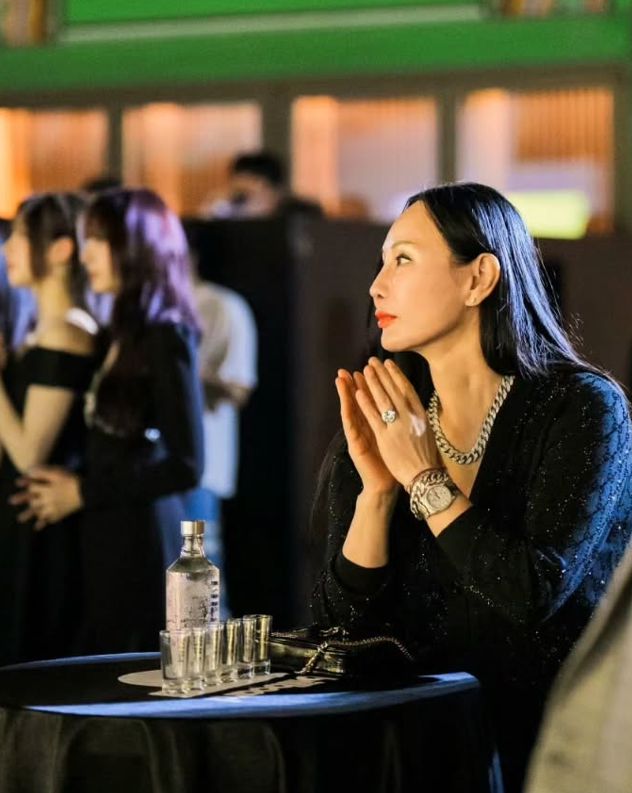邓文迪低调过56生日，“邓文迪式”女人共性多！  第51张