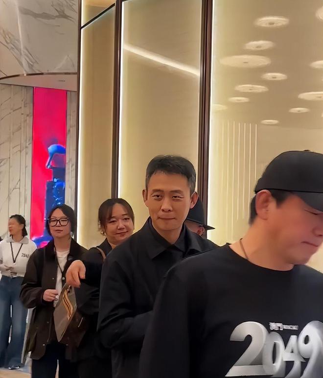 澳门这晚，站位暴露江湖地位，张艺谋郭晶晶站两边，C位雷打不动