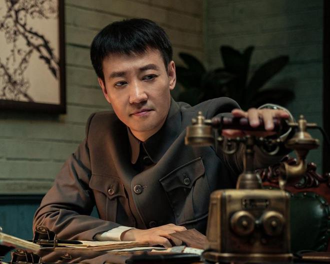 央视力荐！郑晓龙执导35集谍战大剧，于和伟领衔，想不火都难！  第15张
