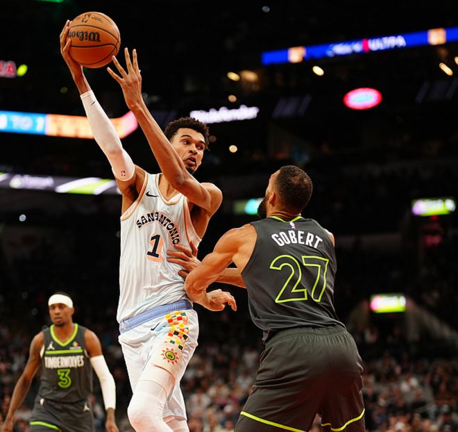 西部排名又乱了：湖人创NBA奇迹，掘金收大礼，勇士掉到第八
