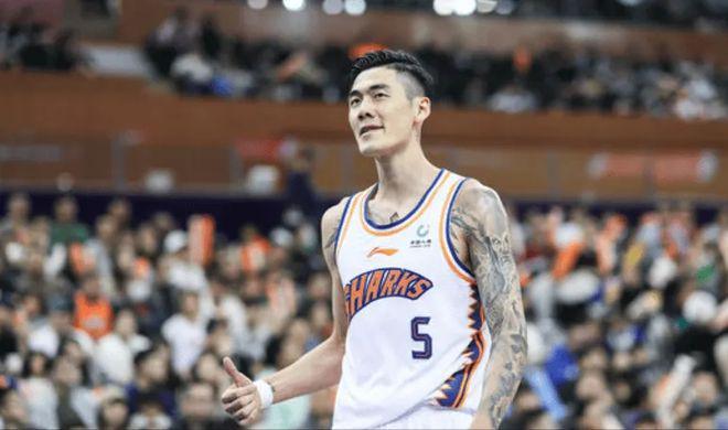 上海双加时113-106胜广州 球员评价：2人满分，1人及格，7人崩盘