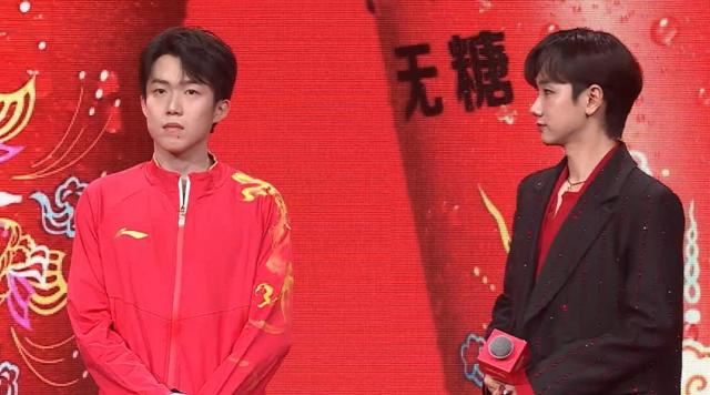 当24岁王楚钦跟33岁杨洋站一起，我才彻底明白，什么叫顶级自律