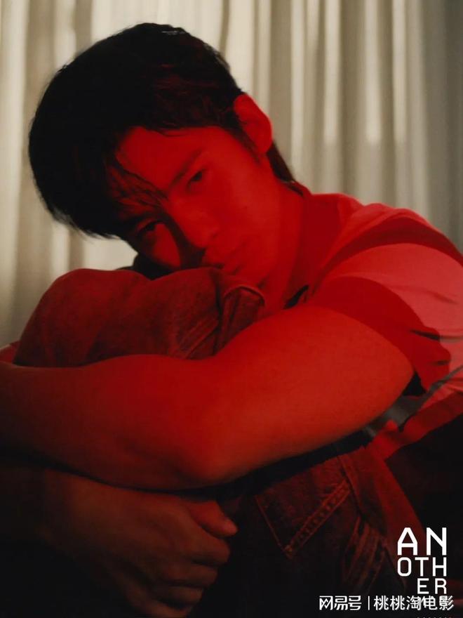 “姬发”归来！演员于适《AnotherMan》杂志大片，28岁意气风发