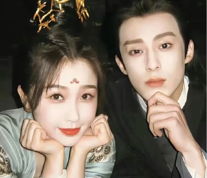 没事吧，大庭广众喊老婆，他俩真谈上了？