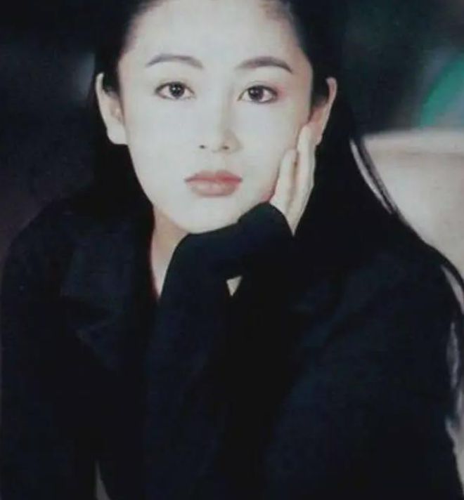 “古典第一美女”陈红：嘲讽倪萍没魅力，挺孕肚逼宫倪萍