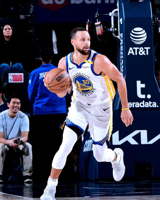 51分超级惨案！勇士又输了，11场9负，库里7中0，NBA西部格局大变