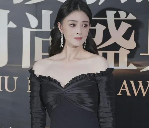微信读书：澳门精准四不像网站-41岁蒋欣瘦出新高度！头肩比超绝和张雨绮对比强烈，作品决定状态
