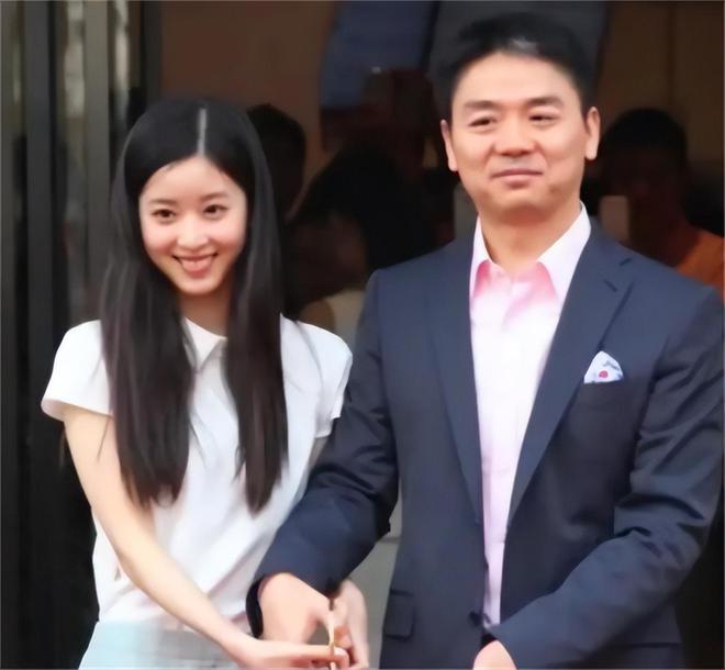 天天动听：蓝月亮澳门正版免费资料大全-从校花到京东夫人，婆婆的一句话暴露缘由，章泽天靠的从不是美貌