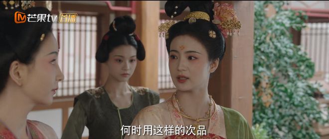 头条号：2024澳彩免费公开资料查询-《国色芳华》：杨紫和李现的爱情，是三个“恋爱脑”支撑起来的