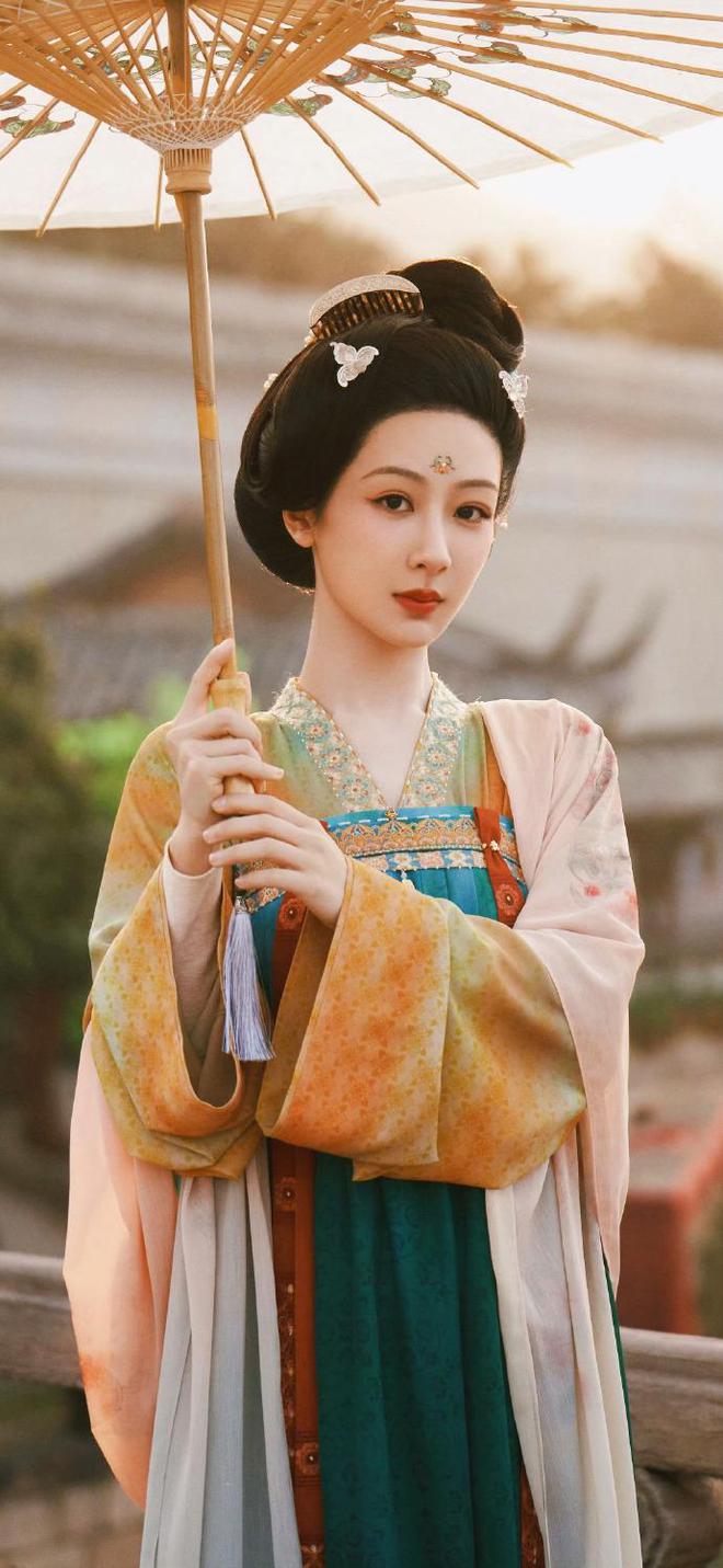 度小视：2024澳门今晚开什么码-国色芳华本周日大结局，粉丝哭着喊着求第二部，盼杨紫李现三搭