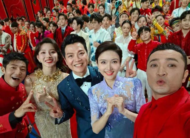 经济参考报：2024澳门正版资料免费大全8-春晚主持人又上新，“00后”上场“要接泼天富贵”