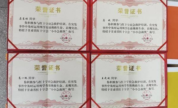 天猫精选：2024新澳管家婆免费,香港好彩二四六免费资料大全澳门,金算盘澳门开奖网址,三-失控的公交车与4个少年