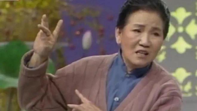今日头条自媒体：2024澳门资料大全正版资料免费1-1999年，赵丽蓉在春晚表演，她的孩子却围坐在电视机旁，抱头痛哭