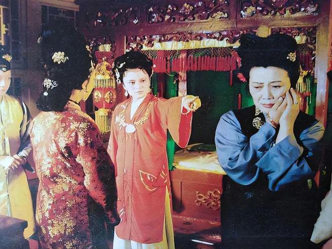 中国经济周刊：2024澳门资料正版大全,2024澳门免费精准资料下载,2024年正版澳门全年免费资料-黄亦玫和贾探春都是“刺玫瑰”，她们的倔强，戳中多少人的心