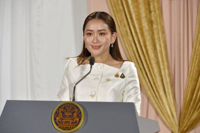 头条号：今天四不像定出特-泰总理拟2月访华以重建中国游客信任
