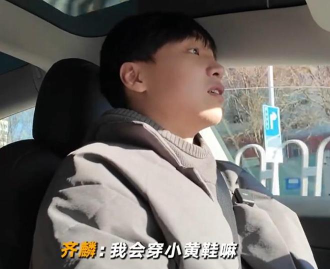 度小视：澳门资料正版免费大全-齐麟：比赛的时候会穿小黄鞋，看比赛的奶奶会容易找到我
