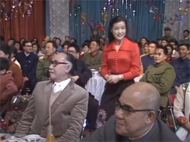 哔哩哔哩番剧：香港精准内部免费资料公开-网评“最烂春晚”，捧了个“白眼狼”，导演：当时我都不想活了