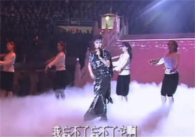 哔哩哔哩番剧：香港精准内部免费资料公开-网评“最烂春晚”，捧了个“白眼狼”，导演：当时我都不想活了