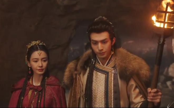 搜狐新闻：深夜福利院在线观看-白面红唇演女扮男装？杨颖新剧一开播，观众坐不住了：这糊弄谁呢